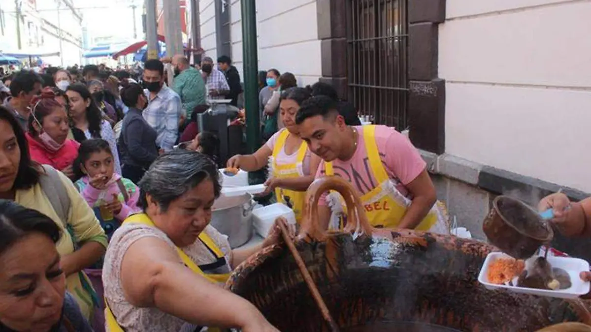 Si hay dos cosas que caracterizan al folclor mexicano son su fervor religioso y su gastronomía